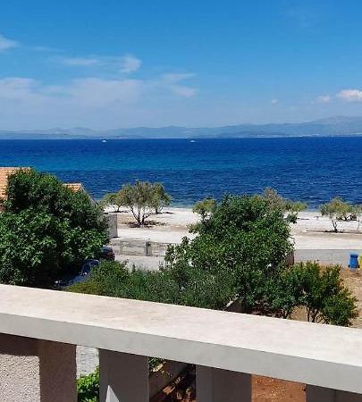 Apartments Zvonimir,Place By The Sea Mirca  Bagian luar foto