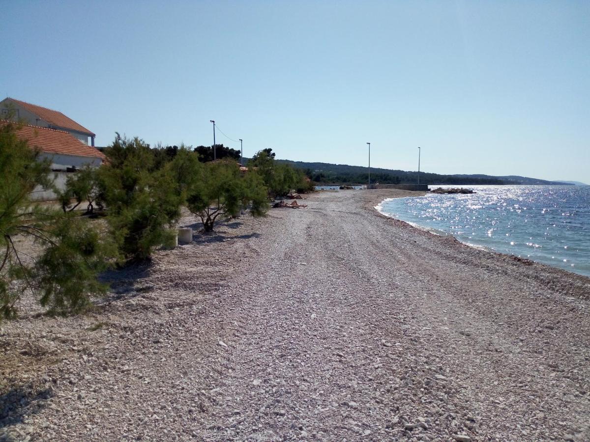 Apartments Zvonimir,Place By The Sea Mirca  Bagian luar foto