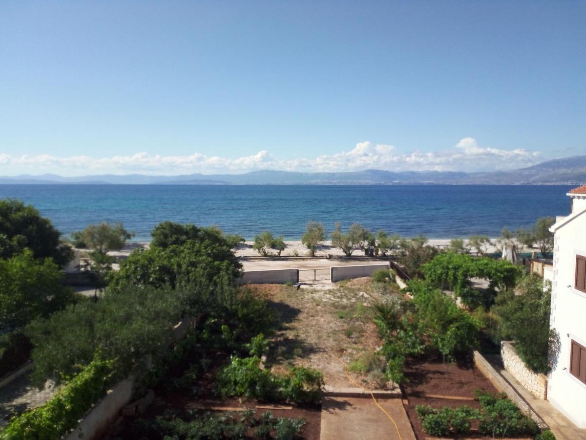 Apartments Zvonimir,Place By The Sea Mirca  Bagian luar foto