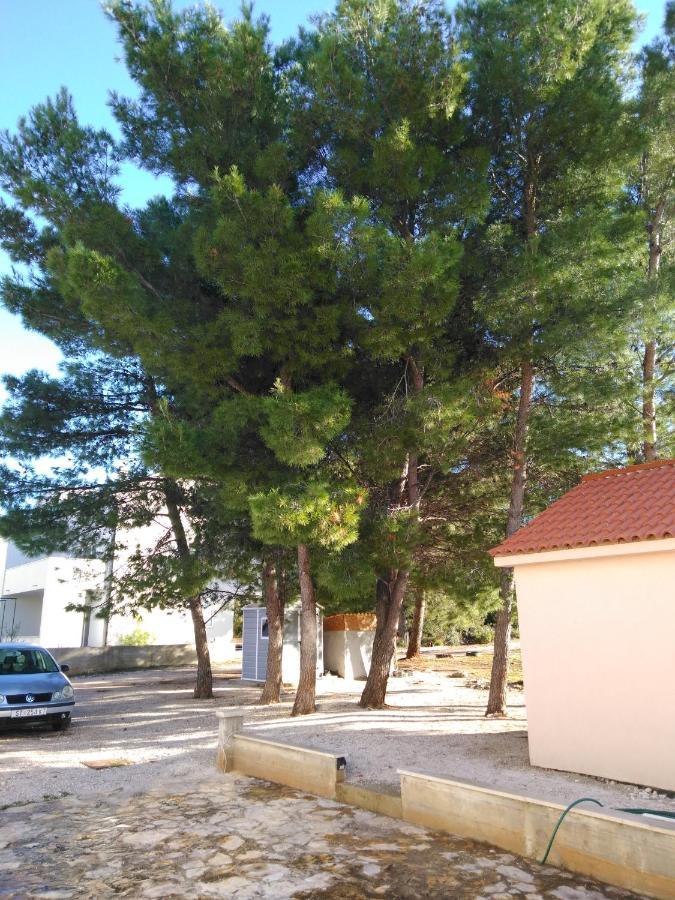 Apartments Zvonimir,Place By The Sea Mirca  Bagian luar foto
