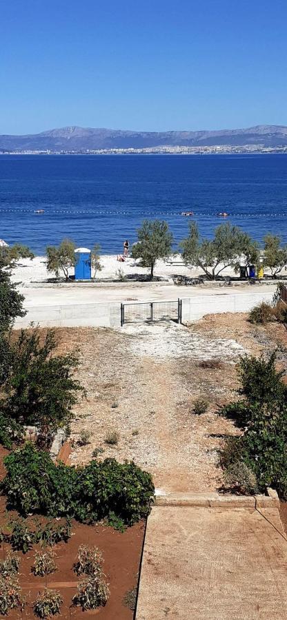 Apartments Zvonimir,Place By The Sea Mirca  Bagian luar foto