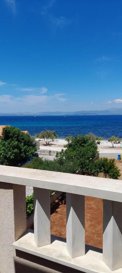 Apartments Zvonimir,Place By The Sea Mirca  Bagian luar foto