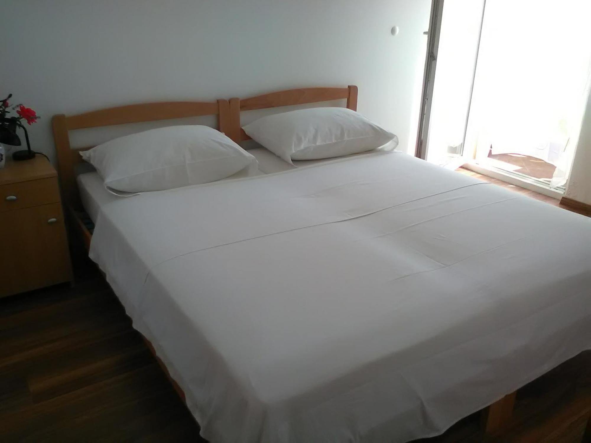 Apartments Zvonimir,Place By The Sea Mirca  Bagian luar foto