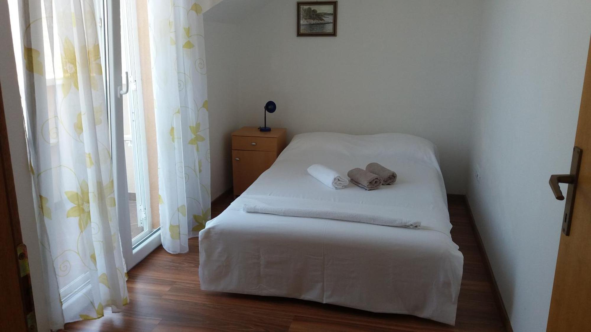 Apartments Zvonimir,Place By The Sea Mirca  Bagian luar foto