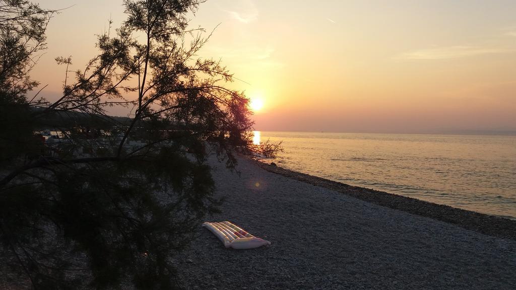 Apartments Zvonimir,Place By The Sea Mirca  Bagian luar foto