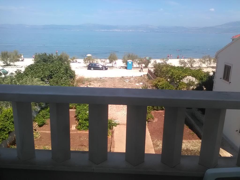Apartments Zvonimir,Place By The Sea Mirca  Bagian luar foto
